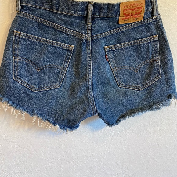 Levi’s 505 Dark Denim Distressed Shorts Size 30” Waist - Picture 8 of 9
